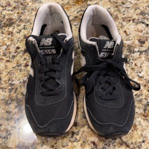 New balance tennis shoes